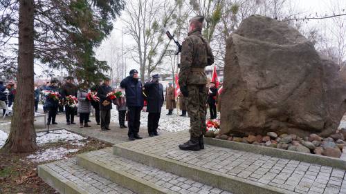 Zdjęcie przedstawia uroczystość obchodów 78. rocznicy Marszu Śmierci w Pruszczu Gdańskim